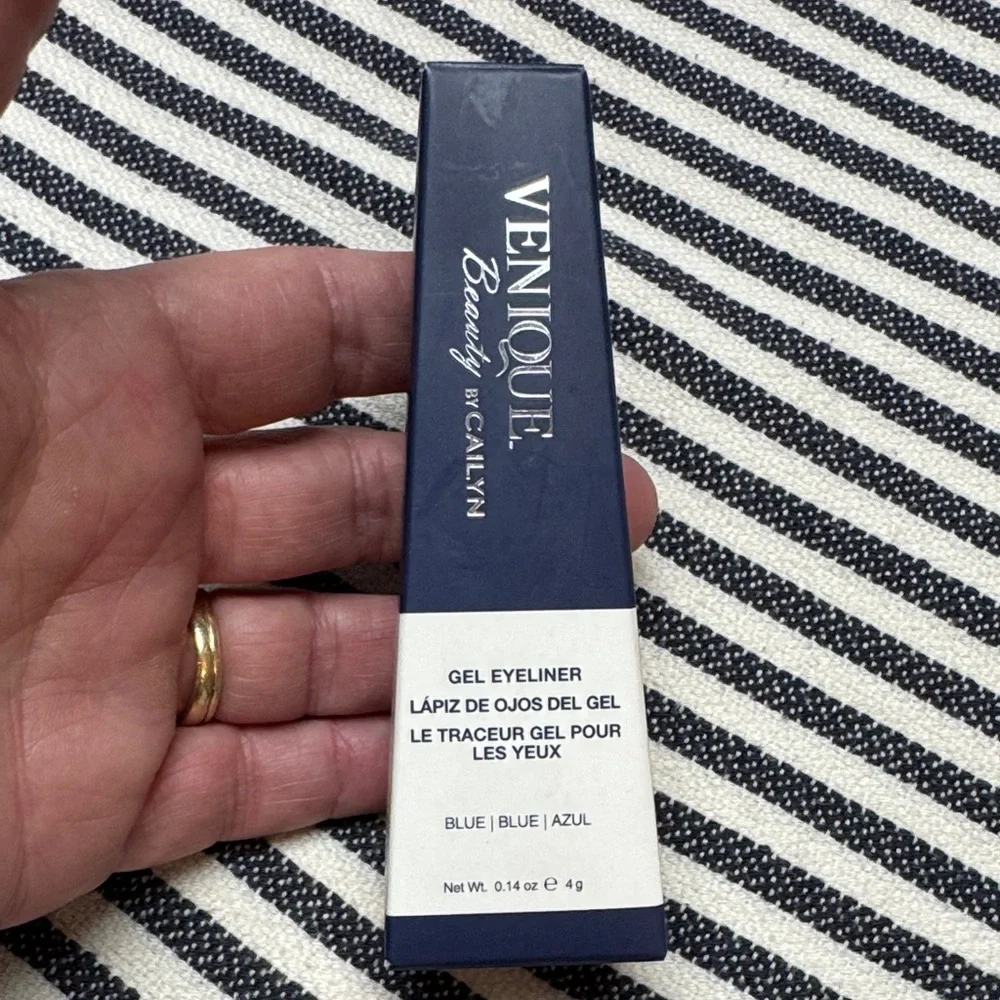 Venique Eyeliner Waterproof Gel by Cailyn